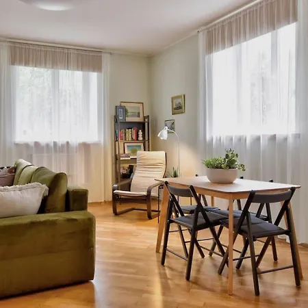 Serene 1br With Sauna & Private Entrance アパート タリン