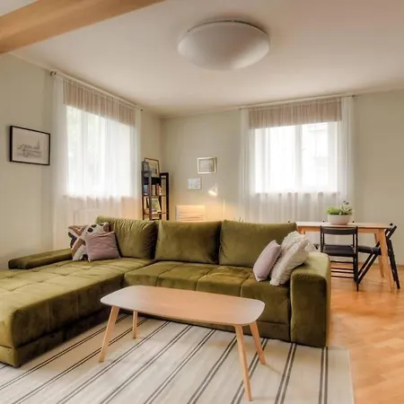 Serene 1br With Sauna & Private Entrance * タリン