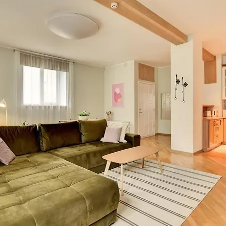 Serene 1br With Sauna & Private Entrance Apartment
