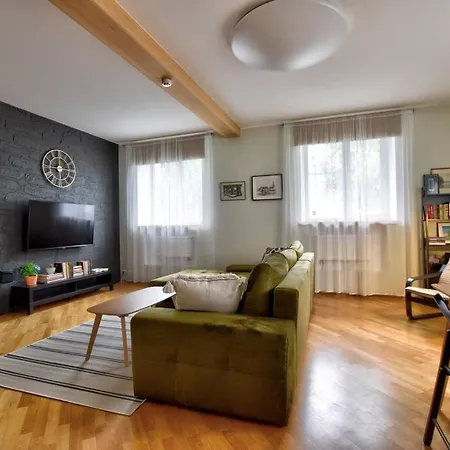 Serene 1br With Sauna & Private Entrance タリン