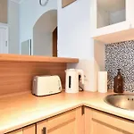 דירה Serene 1br With Sauna & Private Entrance טאלין