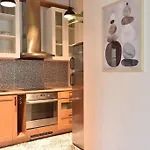 Serene 1br With Sauna & Private Entrance דירה