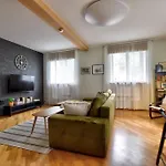 Serene 1br With Sauna & Private Entrance טאלין